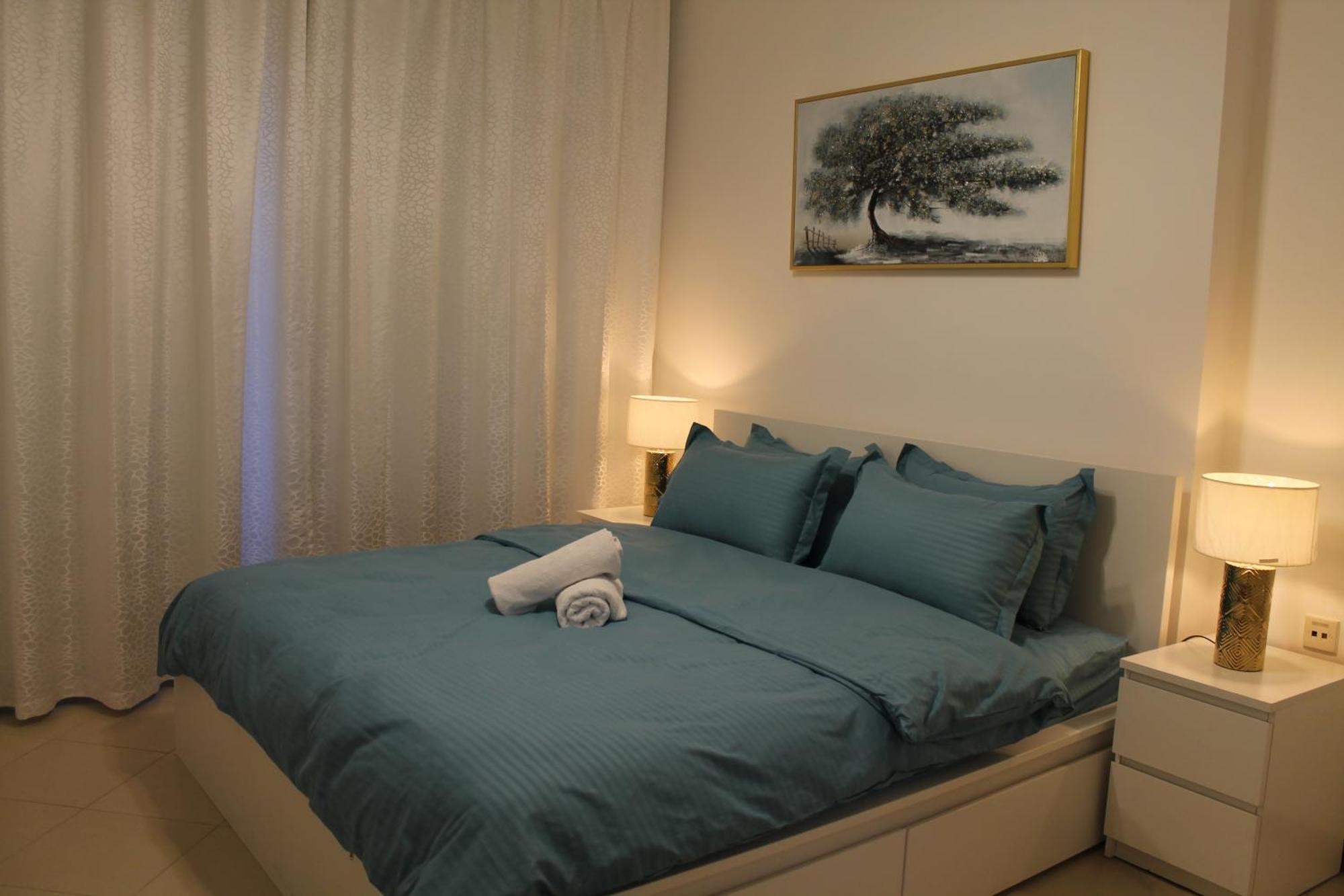 Bright And Beautiful One Bedroom Close To Metro And Apartment Dubai