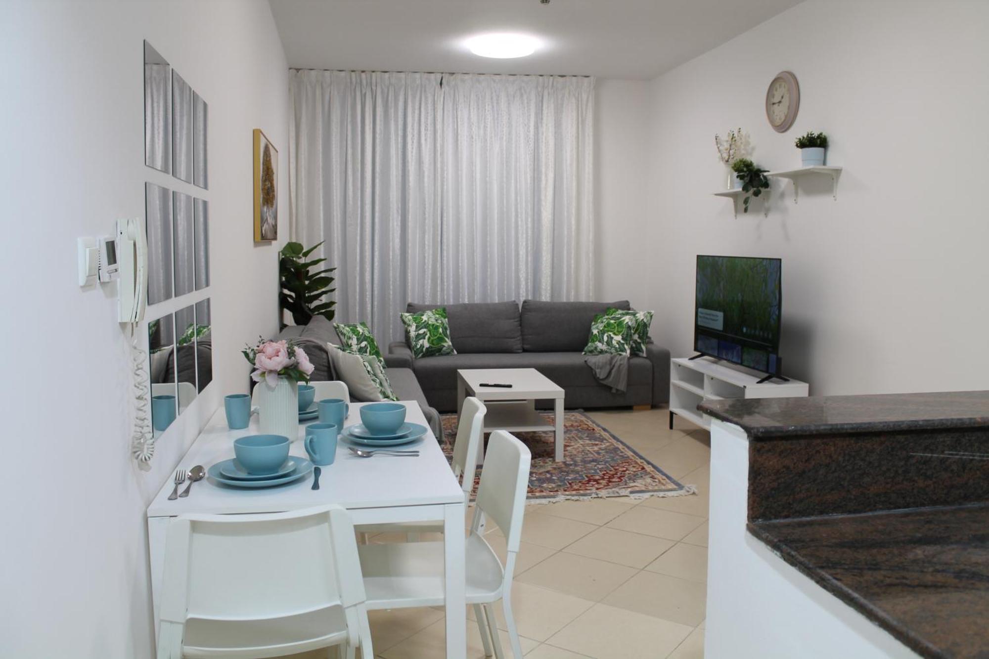 Bright And Beautiful One Bedroom Close To Metro And Apartment