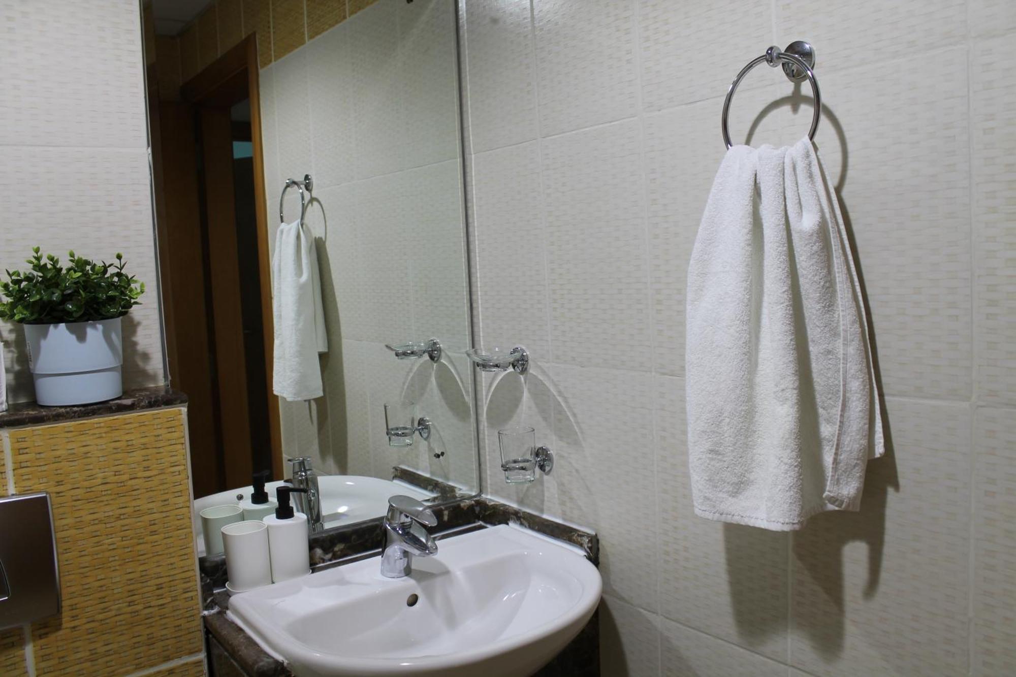 Bright And Beautiful One Bedroom Close To Metro And Apartment Dubai