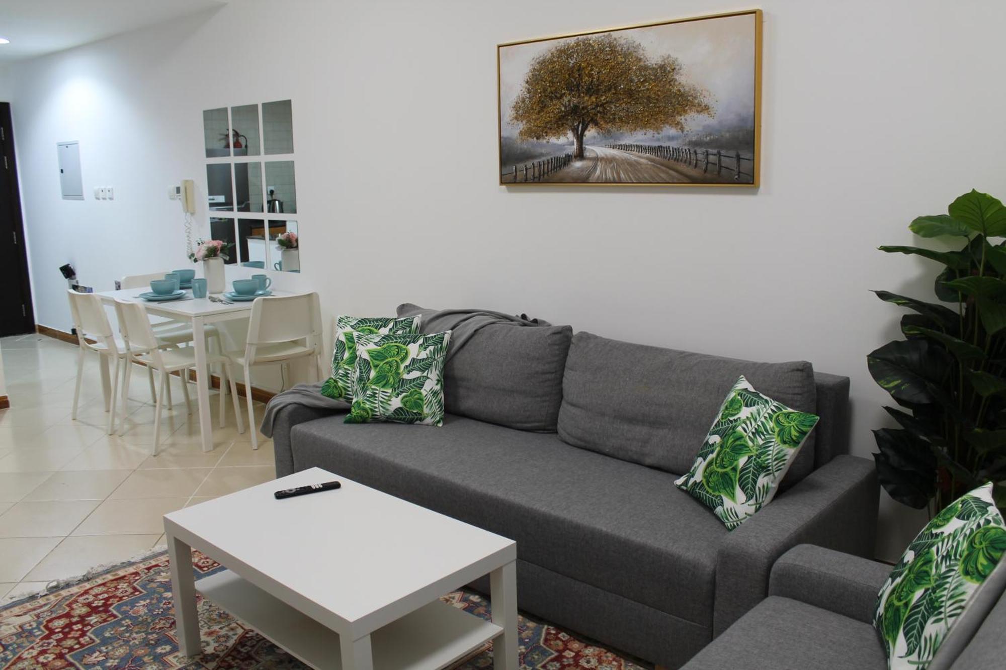 Bright And Beautiful One Bedroom Close To Metro And