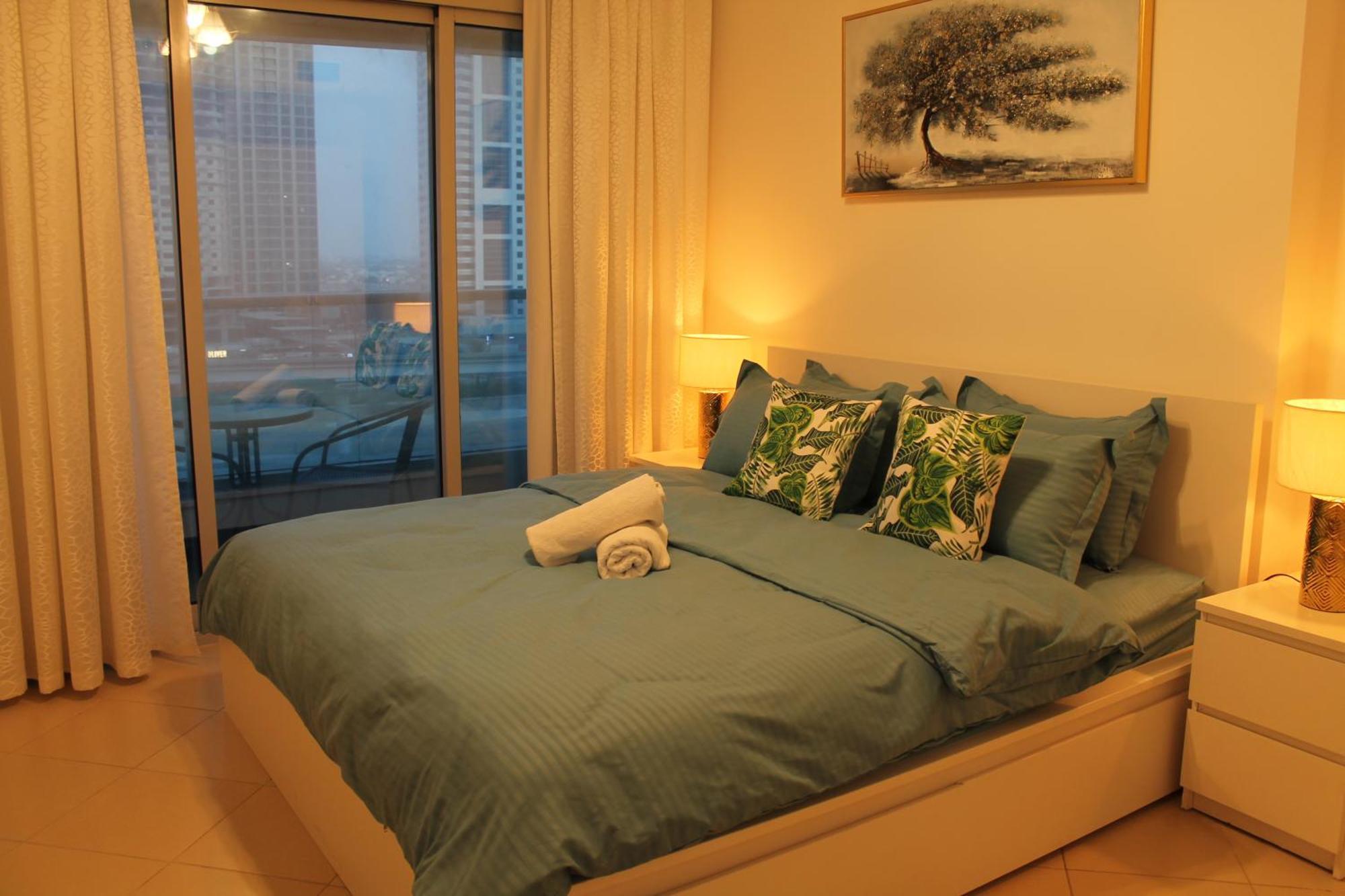 Bright And Beautiful One Bedroom Close To Metro And Apartment
