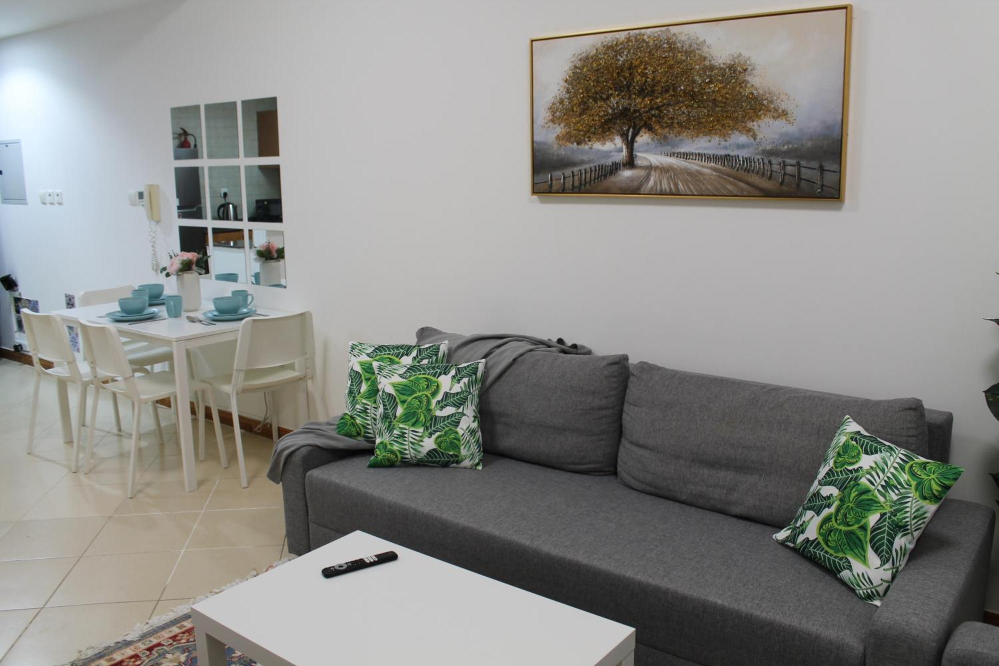 Bright And Beautiful One Bedroom Close To Metro And *