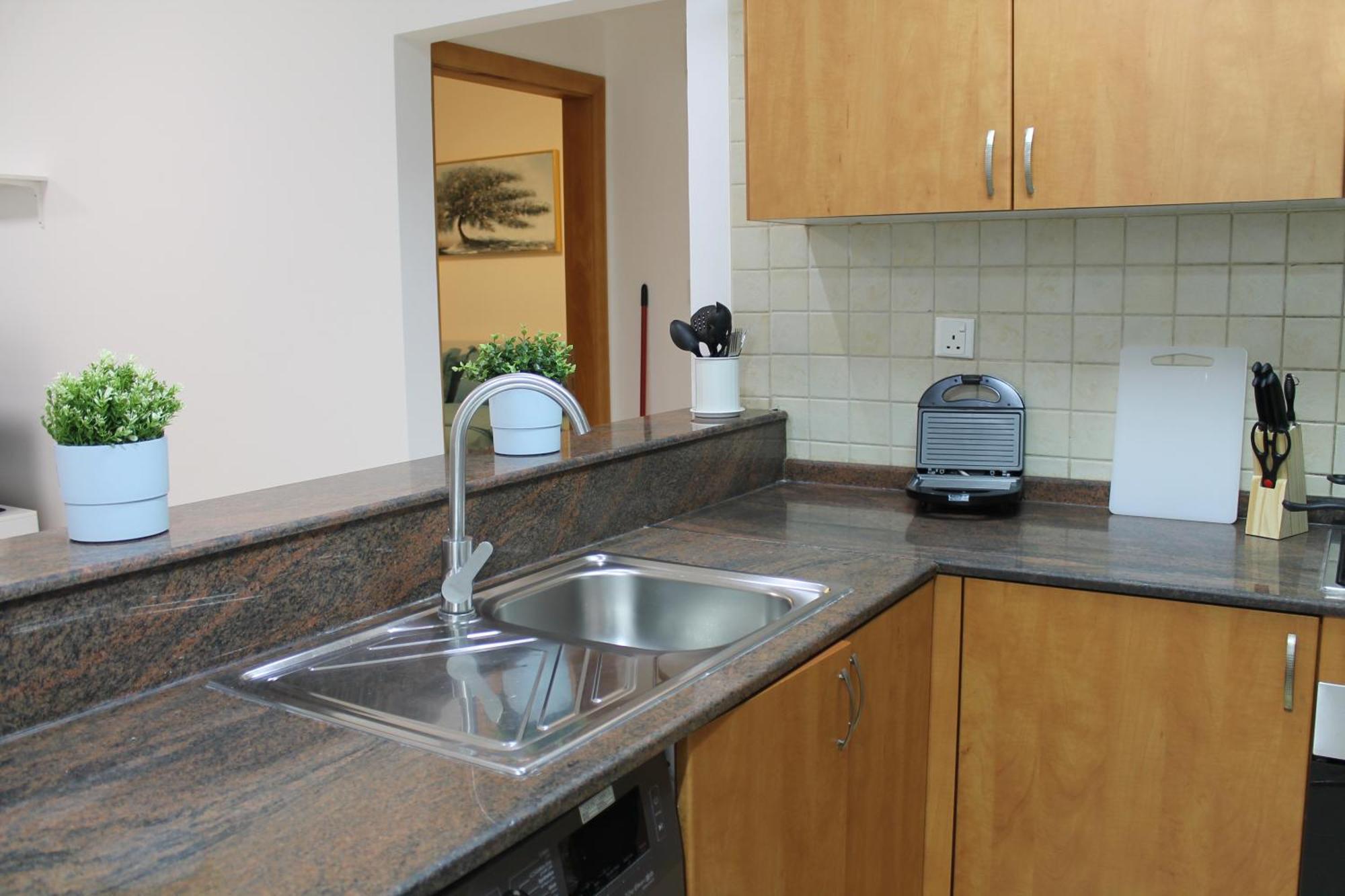 Bright And Beautiful One Bedroom Close To Metro And