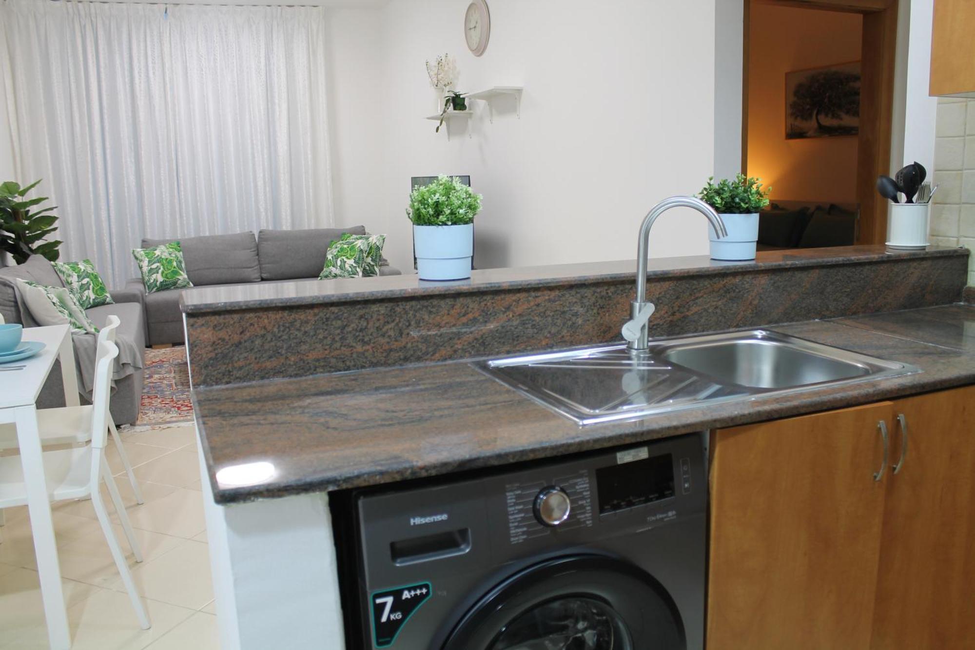 Apartment Bright And Beautiful One Bedroom Close To Metro And