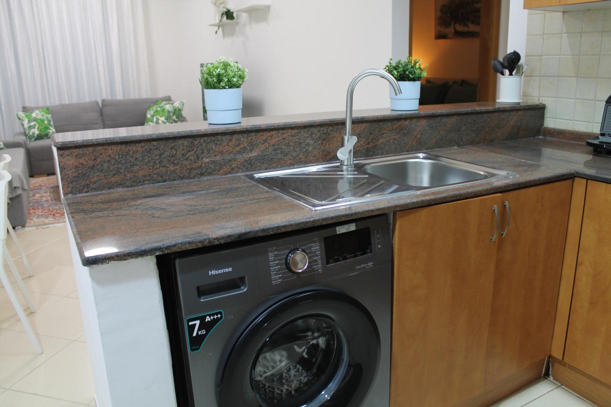 Bright And Beautiful One Bedroom Close To Metro And Apartment
