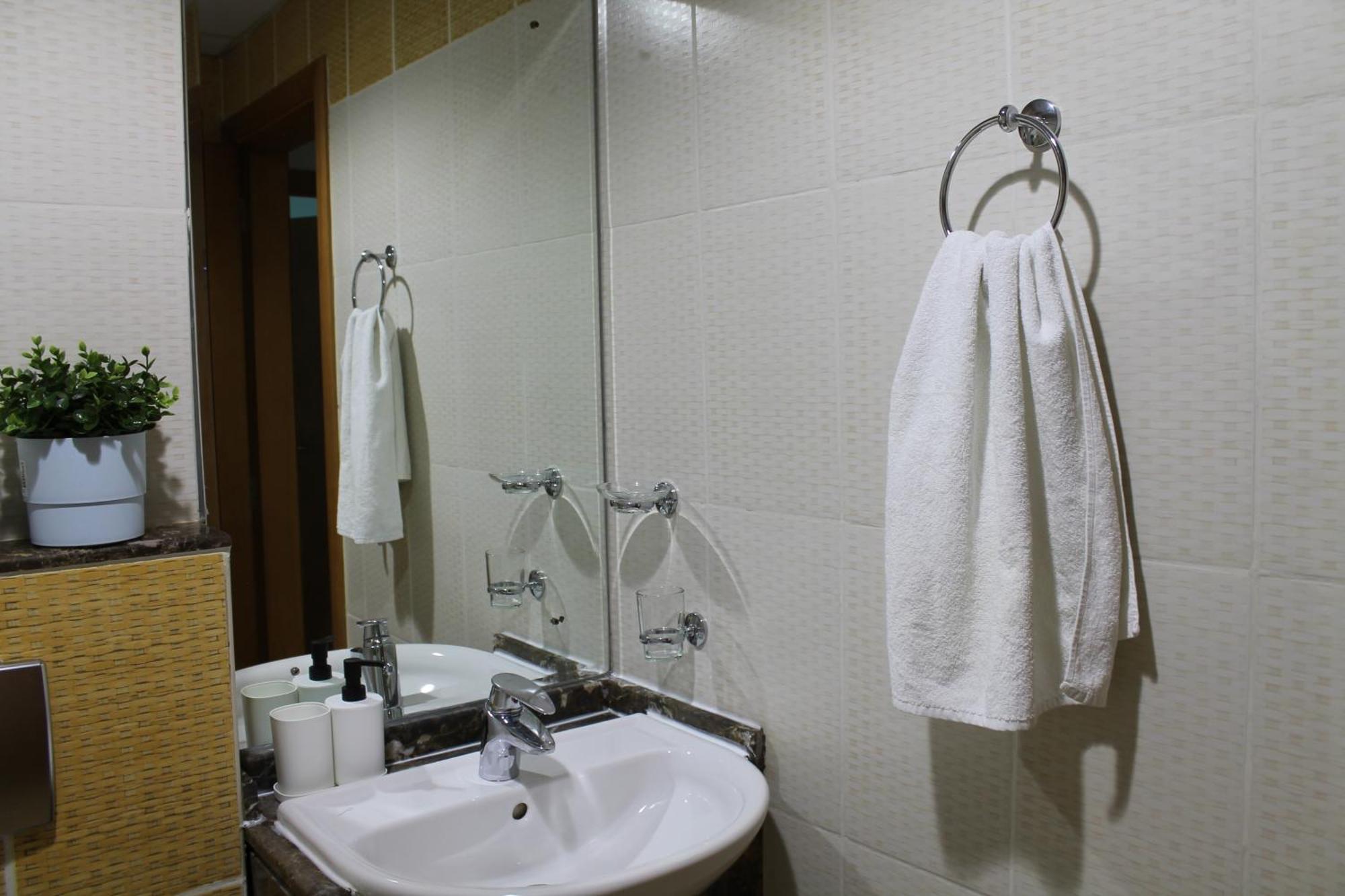 Apartment Bright And Beautiful One Bedroom Close To Metro And