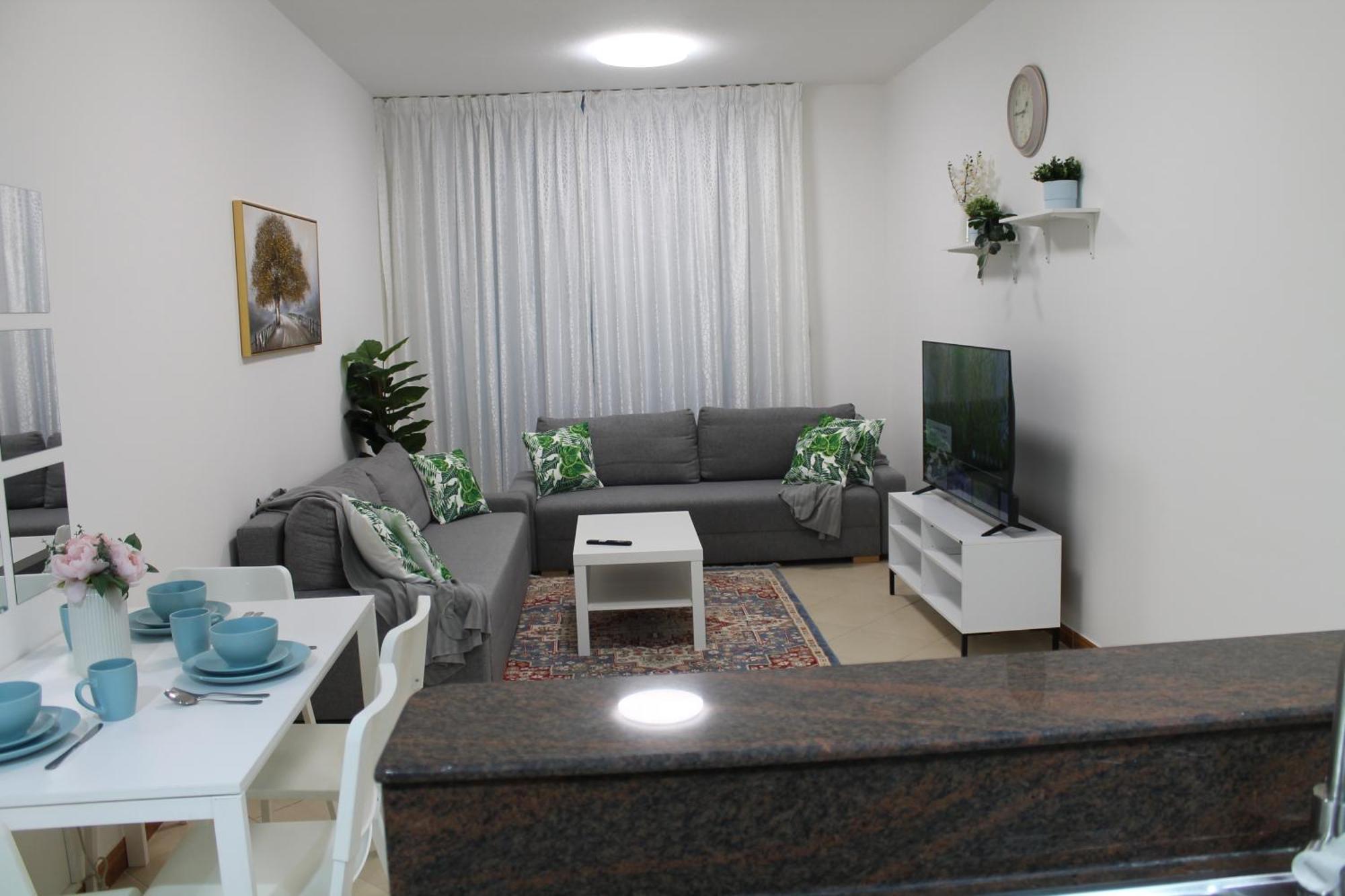 Bright And Beautiful One Bedroom Close To Metro And Apartment Dubai