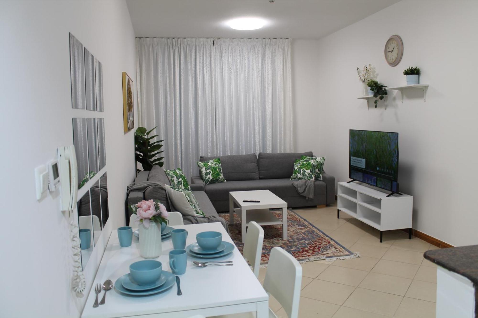 Bright And Beautiful One Bedroom Close To Metro And Dubai