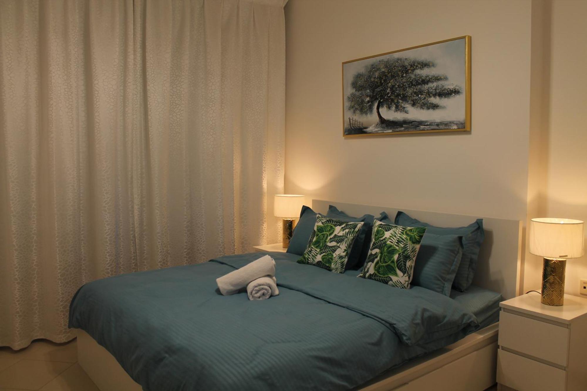 Bright And Beautiful One Bedroom Close To Metro And