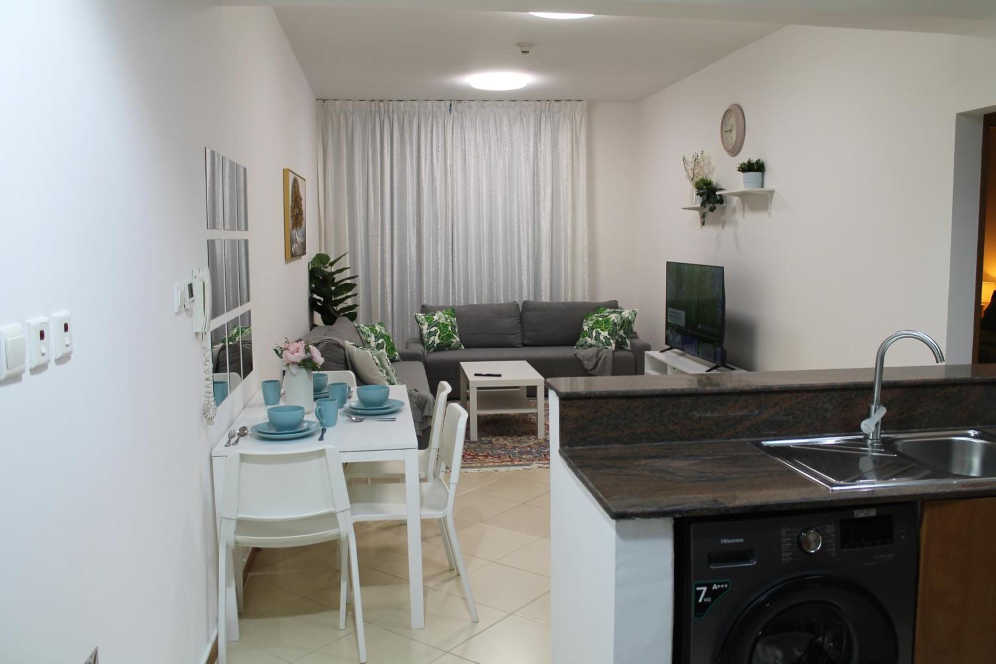 Bright And Beautiful One Bedroom Close To Metro And Apartment *