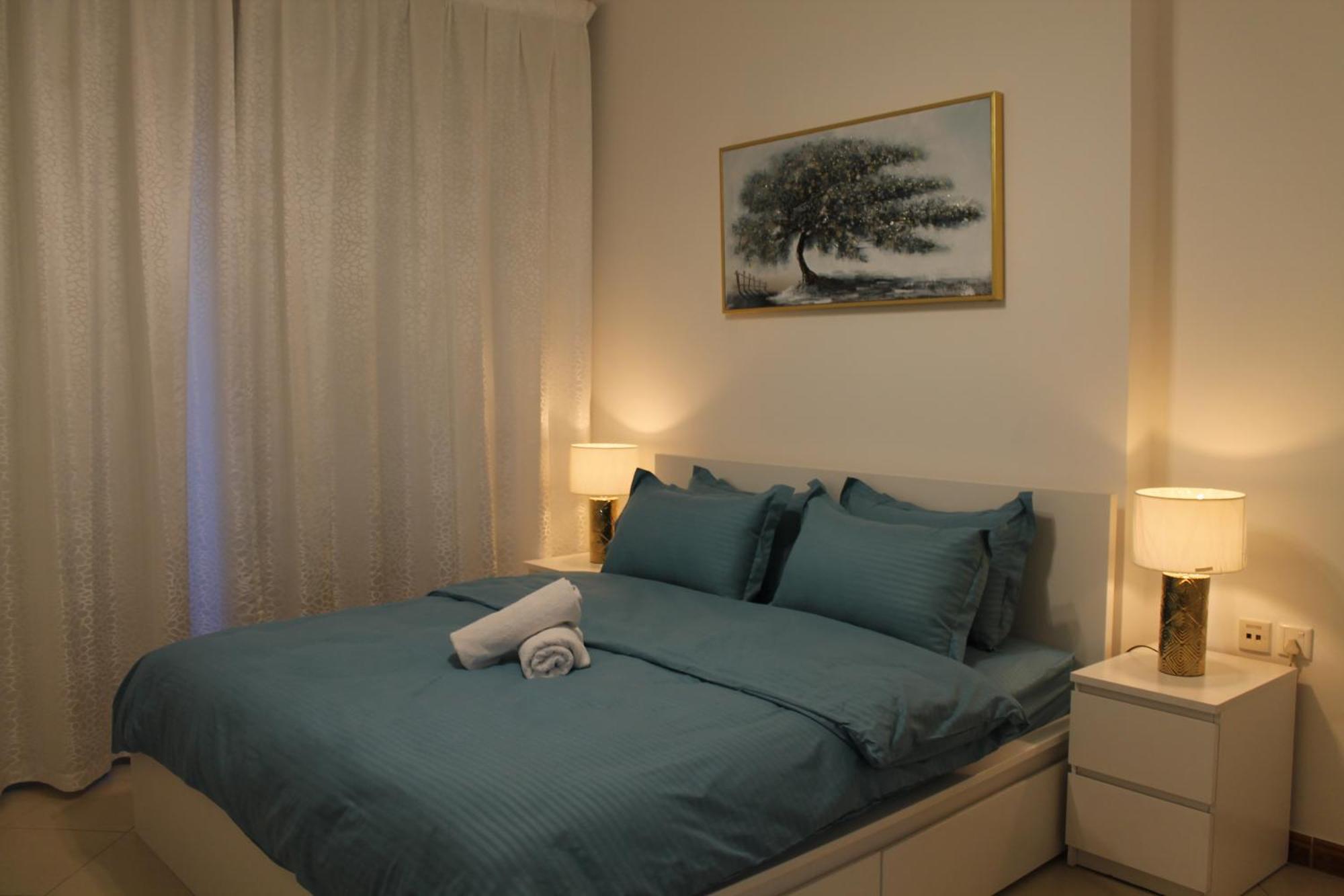 Bright And Beautiful One Bedroom Close To Metro And Apartment *