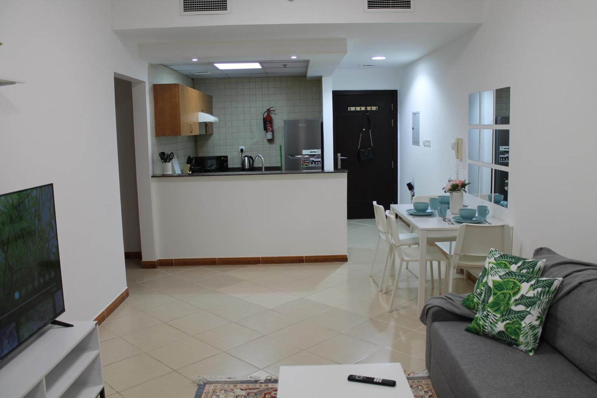 Bright And Beautiful One Bedroom Close To Metro And Dubai