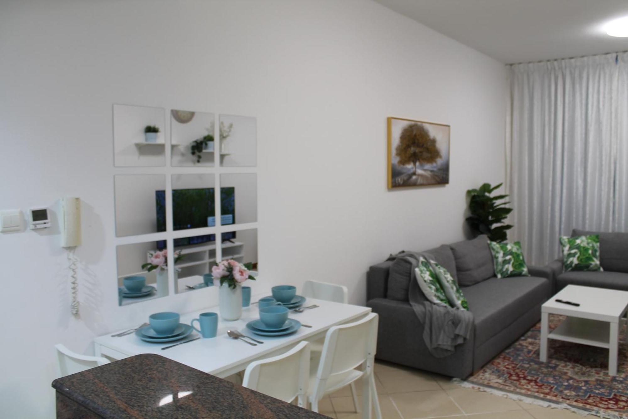 Apartment Bright And Beautiful One Bedroom Close To Metro And