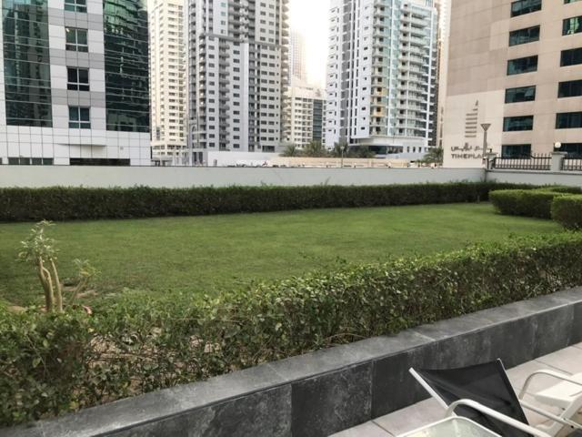 Bright And Beautiful One Bedroom Close To Metro And *