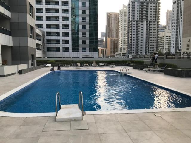 Bright And Beautiful One Bedroom Close To Metro And